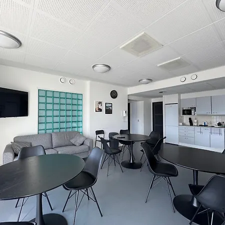 Kotimaailma - Hostellihuone 4 *